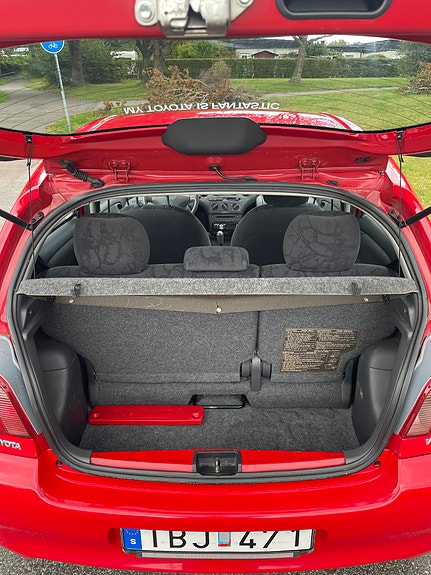 Toyota Yaris 11 of 11
