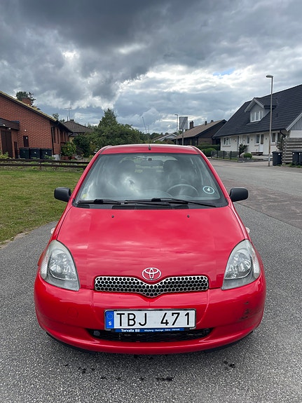 Toyota Yaris 2 of 11