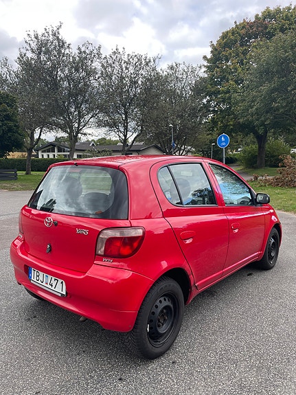 Toyota Yaris 4 of 11