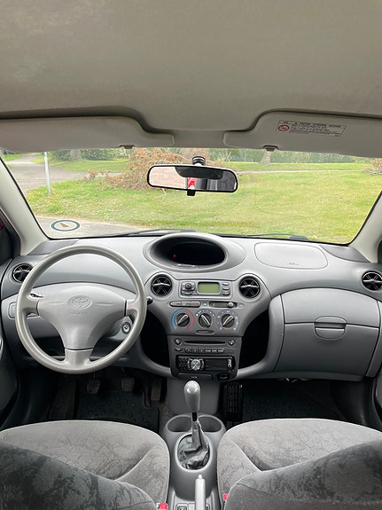 Toyota Yaris 7 of 11