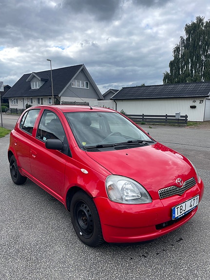 Toyota Yaris 3 of 11