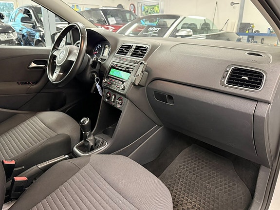 Volkswagen Polo 16 of 23