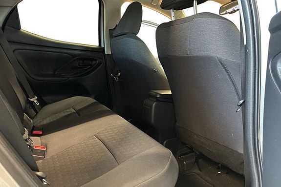 Toyota Yaris 8 of 27