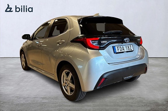 Toyota Yaris 2 of 27