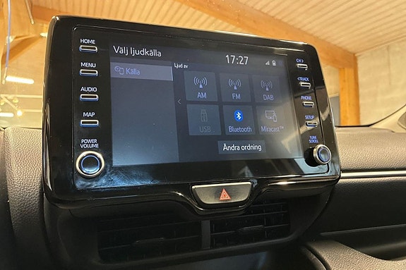 Toyota Yaris 23 of 27