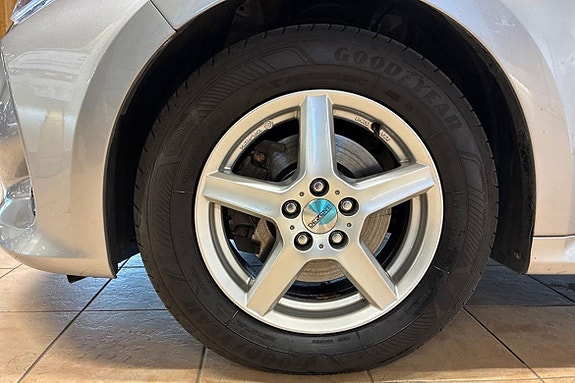 Toyota Yaris 17 of 27