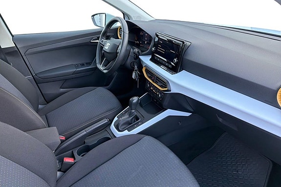 Seat Arona 8 of 22