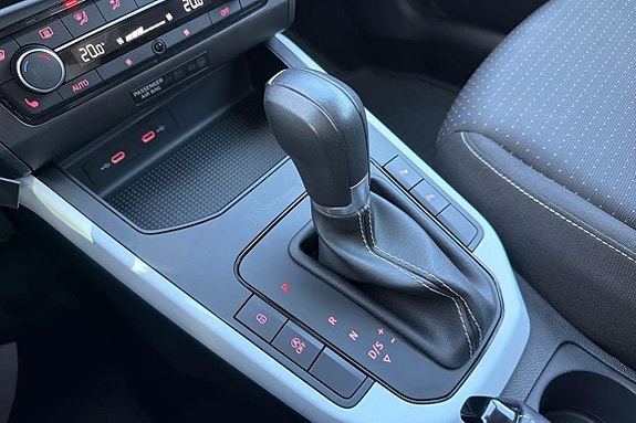 Seat Arona 15 of 22