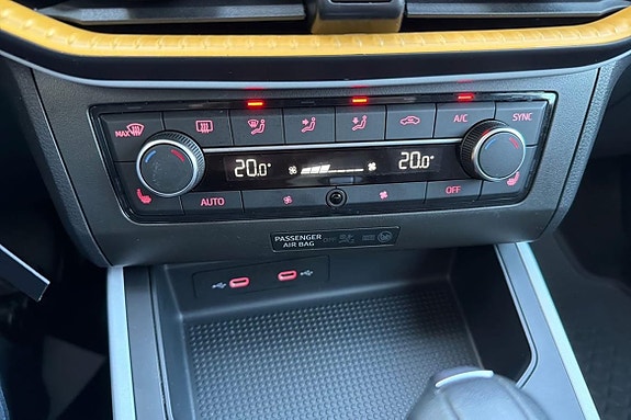 Seat Arona 16 of 22