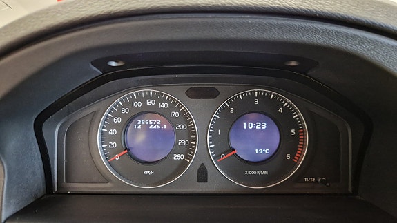 Volvo XC70 13 of 20