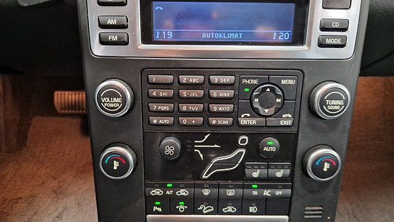Volvo XC70 15 of 20