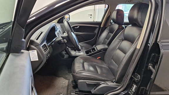 Volvo XC70 12 of 20