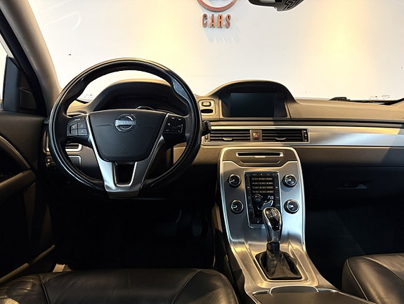 Volvo V70 12 of 16