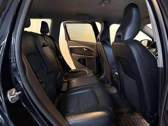 Volvo V70 8 of 16