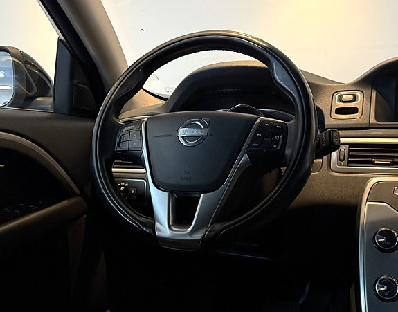 Volvo V70 13 of 16