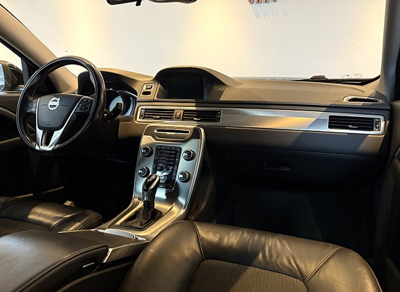 Volvo V70 11 of 16