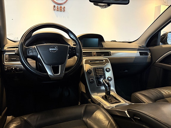 Volvo V70 10 of 16