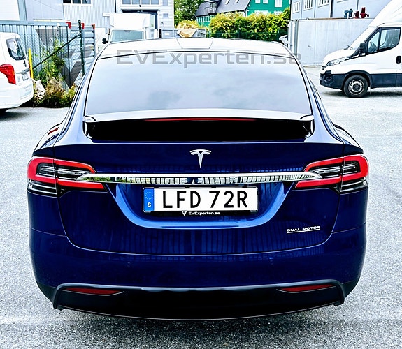 Tesla Model X 8 of 28