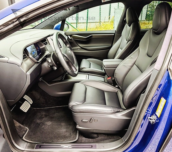 Tesla Model X 16 of 28