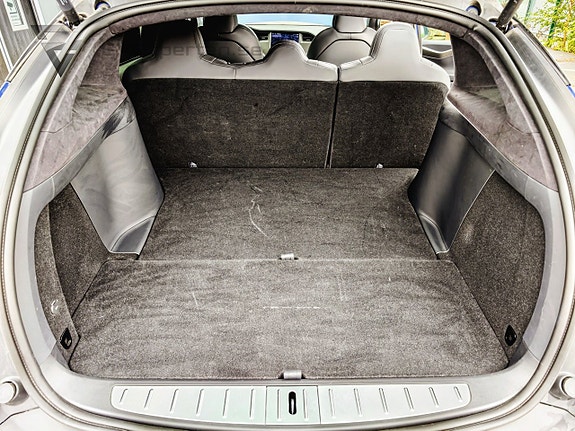 Tesla Model X 13 of 28