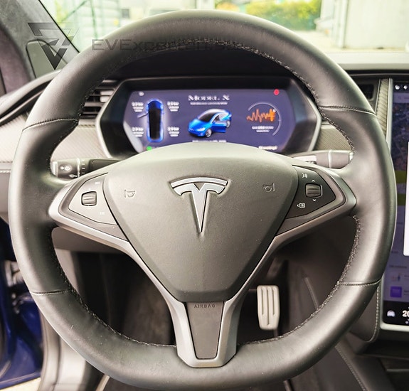 Tesla Model X 18 of 28