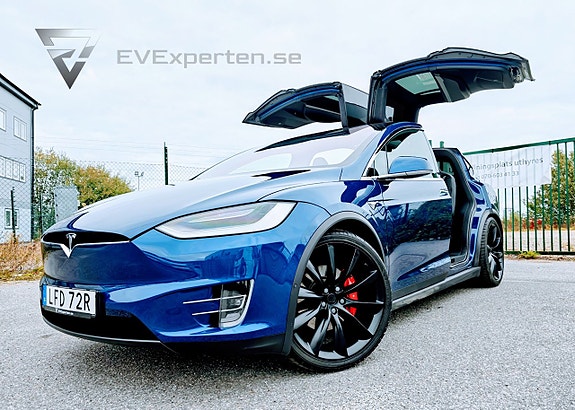 Tesla Model X 10 of 28