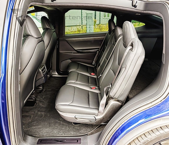 Tesla Model X 17 of 28