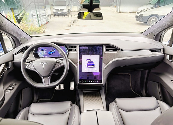 Tesla Model X 15 of 28