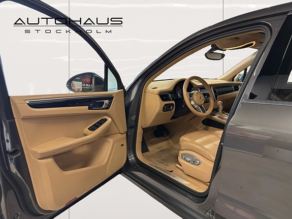 Porsche Macan 8 of 22
