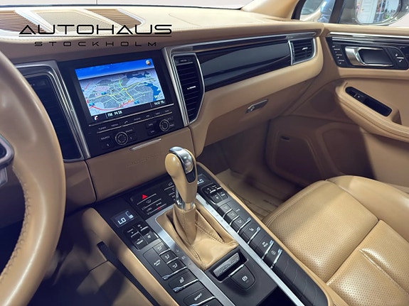 Porsche Macan 14 of 22