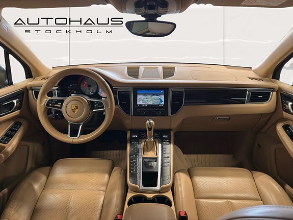 Porsche Macan 13 of 22