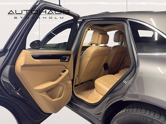 Porsche Macan 9 of 22