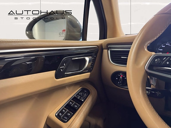 Porsche Macan 21 of 22