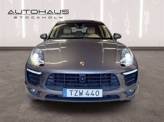 Porsche Macan 2 of 22