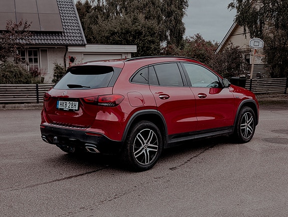 Mercedes-Benz GLA250 e 2 of 9