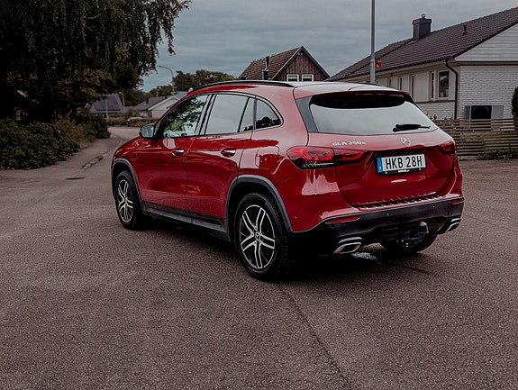 Mercedes-Benz GLA250 e 3 of 9