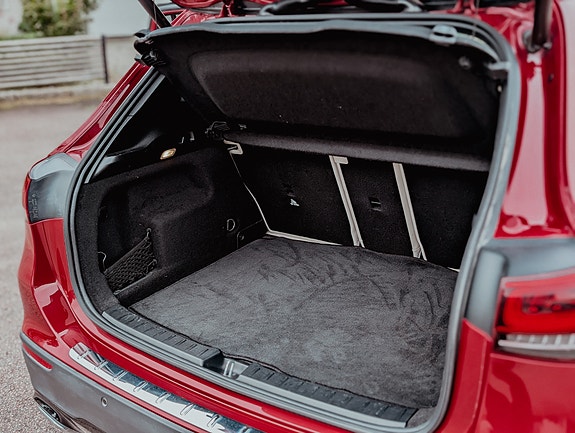 Mercedes-Benz GLA250 e 8 of 9