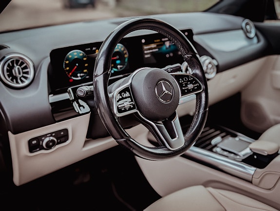 Mercedes-Benz GLA250 e 5 of 9