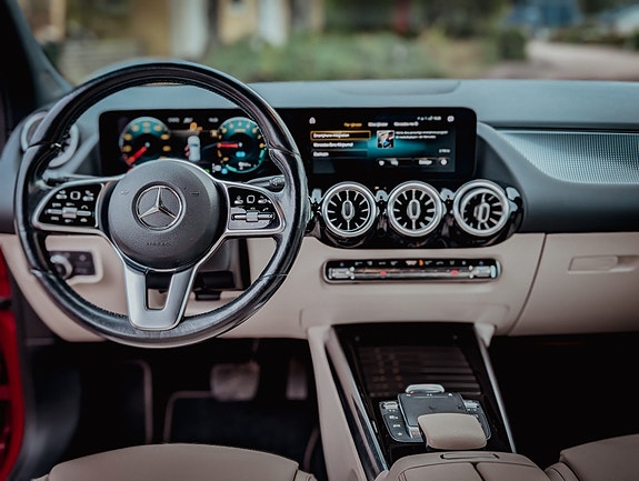 Mercedes-Benz GLA250 e 6 of 9