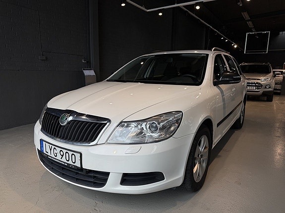 Skoda Octavia 2 of 11