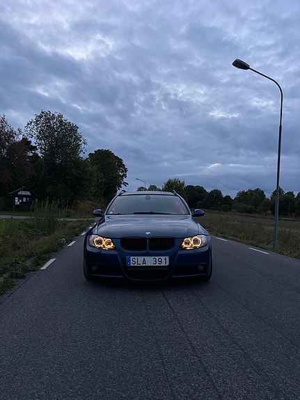 BMW 325d 3 of 9