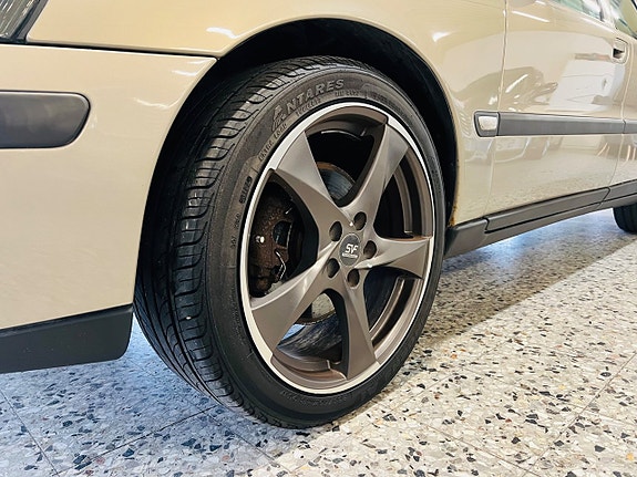 Volvo V70 6 of 16