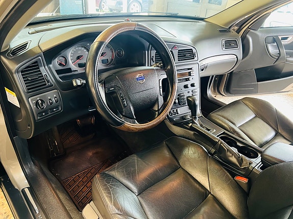 Volvo V70 11 of 16