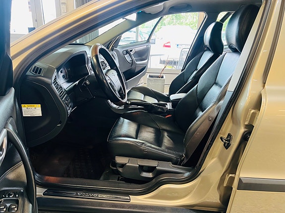 Volvo V70 10 of 16