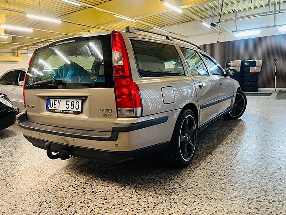 Volvo V70 3 of 16