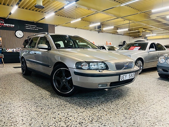 Volvo V70 2 of 16