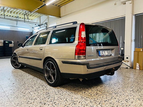 Volvo V70 4 of 16