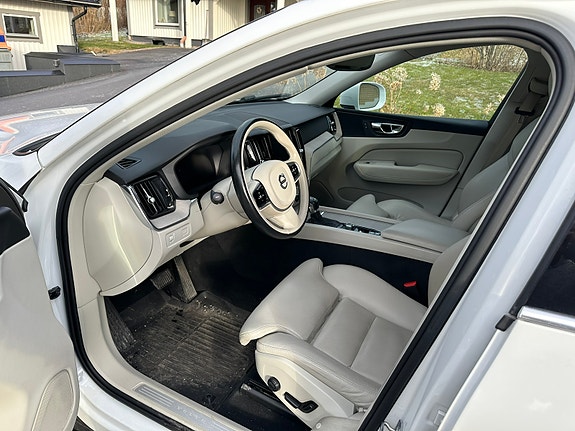Volvo XC60 4 of 5