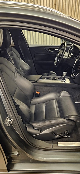 Volvo V60 7 of 8
