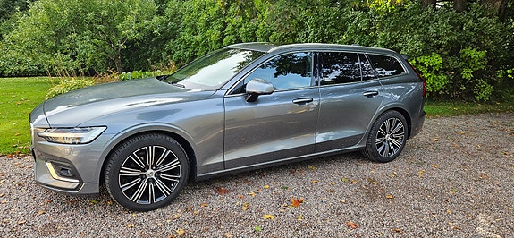 Volvo V60 2 of 8